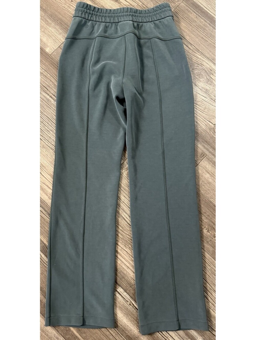 Lululemon Softstreme High Rise Straight Leg 29L Pant in Dark Forest Size 4